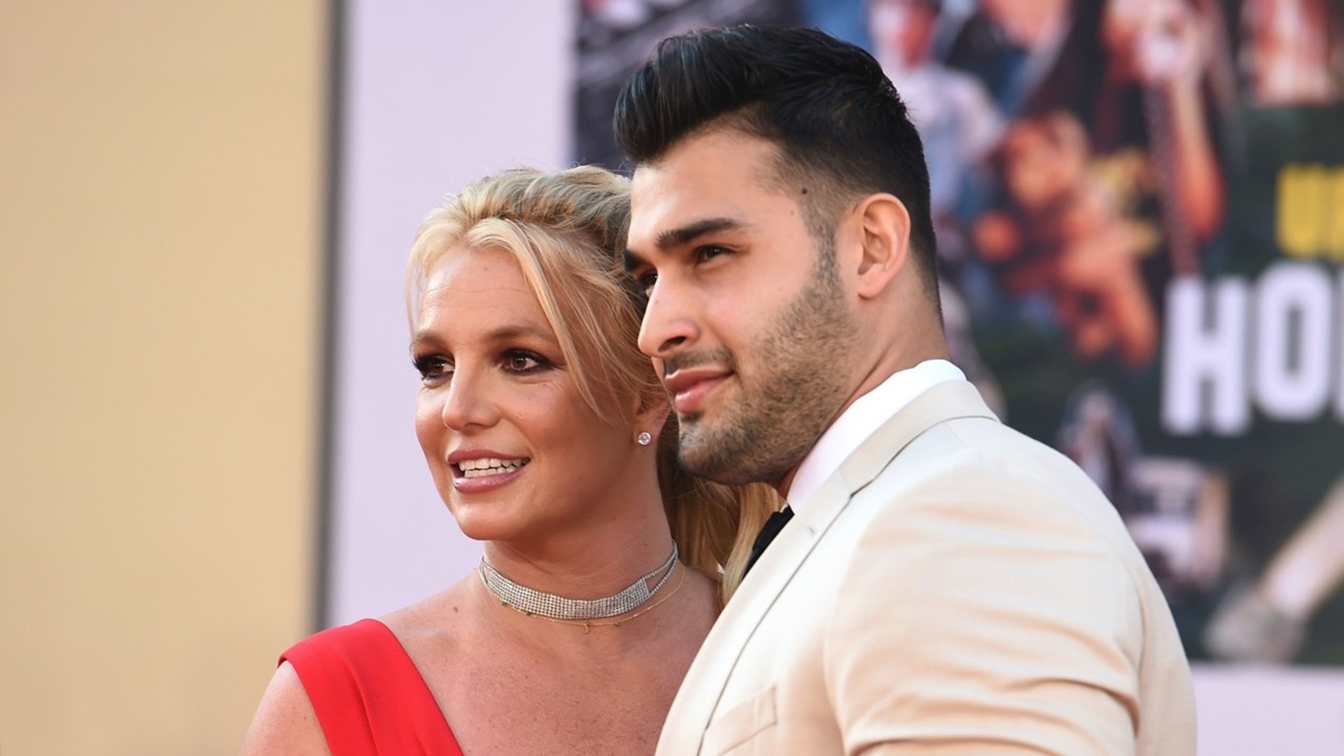 Britney Spears Now Spots a Bling on Her Finger