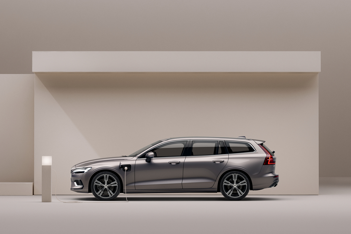 The Volvo V60 Recharge T8